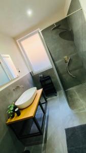 a bathroom with a sink and a shower at Heimatliebe Erfweiler Wohnung ZWÄ in Erfweiler