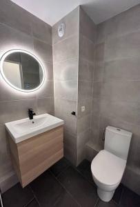 Et badeværelse på Magnifique studio au bord de mer + 11 billeder