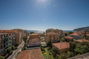 una vista aerea di una città con edifici di Hotel Ristorante La Marina Mhotelsgroup a San Bartolomeo al Mare