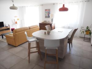 Kuchnia lub aneks kuchenny w obiekcie Appartement en Provence-Lubéron - piscine et calme