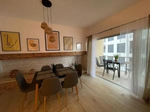 a living room with a table and chairs and a dining room at Apartament Mariola in Calpe