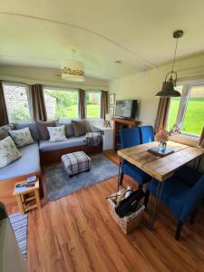 a living room with a couch and a table at Howgill farm Bolton Abbey in Appletreewick
