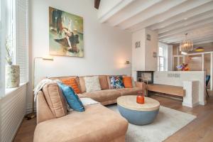 a living room with a couch and a table at CASASdeCASPER - Apartment Alkmaar in Alkmaar