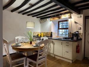 a kitchen with a table and chairs in a room at Trawsfynydd Stone Cottage in Trawsfynydd