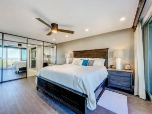 Ένα ή περισσότερα κρεβάτια σε δωμάτιο στο New Smyrna Luxury Beachfront Condo +49 φωτογραφίες