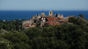 Imagen de la galería de Beau studio tout équipé dans le centre historique, en Biot