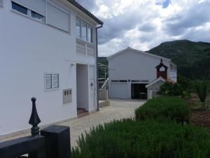 Nespecifikovaný výhled na hory nebo výhled na hory při pohledu z apartmánu