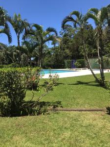 สระว่ายน้ำที่อยู่ใกล้ ๆ หรือใน Praia de Maresias - 5 Suites Ar Condicionado Serviço de Praia Wifi Churras Piscina Casa Condominio Segurança 4 Vagas