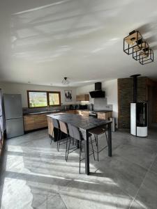 Kuchyňa alebo kuchynka v ubytovaní Le Chalet Du Castor