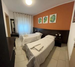 a hotel room with two beds in a room at Bed & Breakfast La Rondinella in Cerasolo