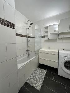 a white bathroom with a washing machine and a sink at Sweet Home Vienna 1 in Vienna