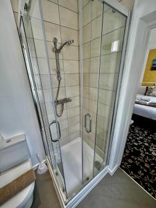 a bathroom with a shower and a toilet at Andorra Guest Accommodation in Brighton & Hove