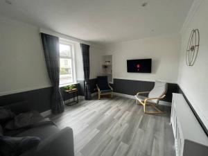 TV a/nebo společenská místnost v ubytování Strathisla Garden Apartment, Oban