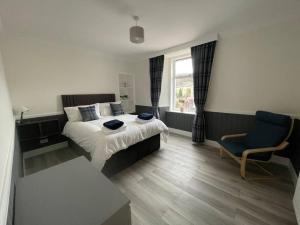 Postel nebo postele na pokoji v ubytování Strathisla Garden Apartment, Oban