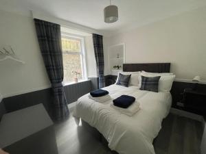 Postel nebo postele na pokoji v ubytování Strathisla Garden Apartment, Oban