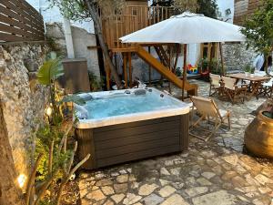 Kép MK Cottage With Breakfast and Jacuzzi szállásáról Szárhoszban a galériában