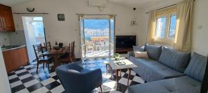 Apartment Vujosevic tesisinde bir oturma alanı