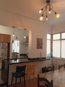 a kitchen with a counter and a table and chairs at Apartamento Praia Leme Star in Rio de Janeiro