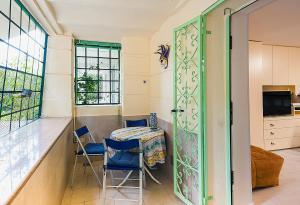 a room with two chairs and a table and a window at Pavillon d'Angleterre au cœur de la ville in Menton