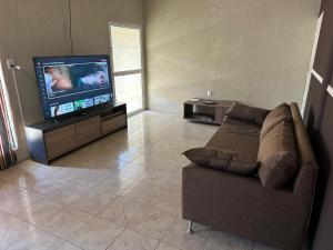 a living room with a couch and a flat screen tv at Depto XL Villa Unión in Villa Unión