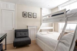 a bedroom with a bunk bed and a desk and a chair at Large Central Brighton Townhouse Close to Pier in Brighton & Hove