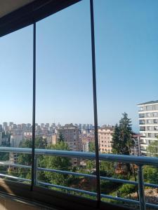 aus einem Fenster mit Stadtblick in der Unterkunft Boztepe residence in Trabzon