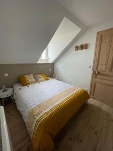 a bedroom with a large bed in a attic at Les Familles à la mer in Merlimont