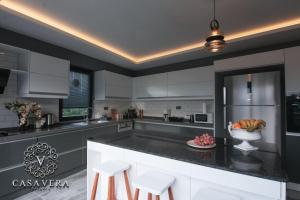 A kitchen or kitchenette at Casa Vera Sapanca