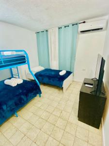 Katil atau katil-katil dalam bilik di Whole Apartment/Private Pool/Netflix/Wifi