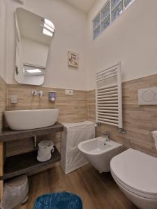 a bathroom with a sink toilet and a mirror at Appartamenti Mondo Per Te in Santa Margherita Ligure