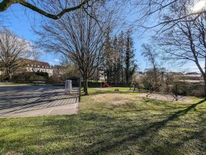 a park with a playground with trees and grass at Gemütliche 2-Zi-Whg, Strandnähe, kostenloser Parkplatz, Schlüsselbox, 24/7 Selfcheckin in Flensburg