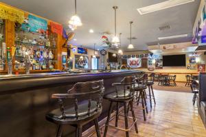 a bar with a row of stools in a restaurant at Best Western Mcallen Medical Center in McAllen