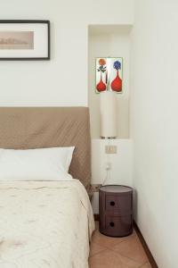 Łóżko lub łóżka w pokoju w obiekcie Exquisite Stay Vannucci- Porta Romana