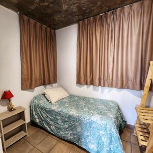 a bedroom with a bed and two windows at CASA MARGARITA 3Piso Triple in San Salvador de Jujuy