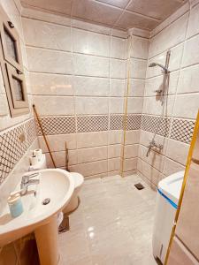 Ένα μπάνιο στο El mansour hotel apartmen 91 +7 φωτογραφίες