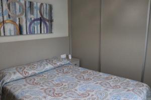 Postel nebo postele na pokoji v ubytování Apartamentos Carihuela Playa, Acogedor, Wifi y Fibra Optica