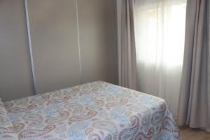 Postel nebo postele na pokoji v ubytování Apartamentos Carihuela Playa, Acogedor, Wifi y Fibra Optica