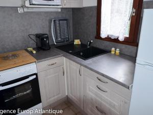 Fotografia z galérie ubytovania Maison de plain-pied avec piscine surveillée, proche commerces et mer - FR-1-705-5 v destinácii La Palmyre + 12 fotografií
