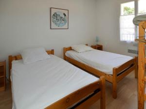 Postel nebo postele na pokoji v ubytování Maison La Palmyre, 3 pièces, 6 personnes - FR-1-705-2
