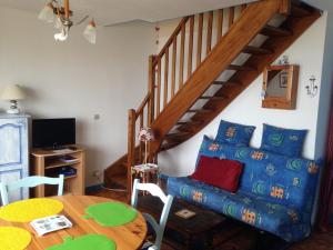Posedenie v ubytovaní Duplex 3 pièces avec balcon à 2 pas de la plage - FR-1-712-11