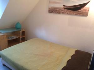 Posteľ alebo postele v izbe v ubytovaní Charmant cottage duplex avec jardinet, proche mer, parking gratuit - FR-1-712-24