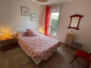 Posteľ alebo postele v izbe v ubytovaní Appartement 3 pièces avec terrasse et jardin, proche plage et commerces, 2 parkings, Argelès-sur-Mer - FR-1-225-773
