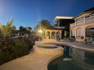 a house with a swimming pool in front of a house at Villa Riviera Las Olas in Fort Lauderdale