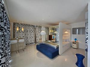 Kuchyň nebo kuchyňský kout v ubytování Chill Hotel Seminyak