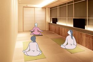 un dessin de trois personnes assises dans une salle de yoga dans l'établissement Baby Friendly Hotel Grapevine Kyoto, à Kyoto