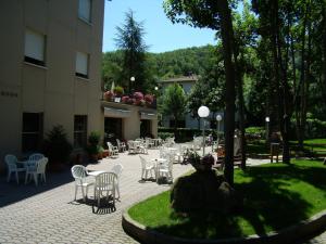 A restaurant or other place to eat at Hotel Falco D'Oro