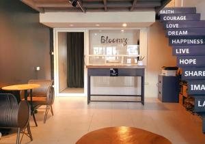 Certificato, attestato, insegna o altro documento esposto da BLOOMZ HOSTEL