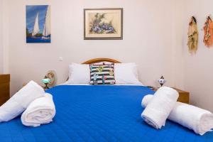 A bed or beds in a room at Joy's Martin in Corfu old town