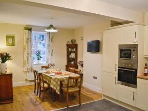 a kitchen and dining room with a table and chairs at Court House in Hay-on-Wye