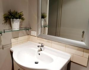 Salle de bains dans l'établissement M2 West Perth Studio Apartment near Kings Park